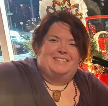 Lindsey Before: over weight and red-faced